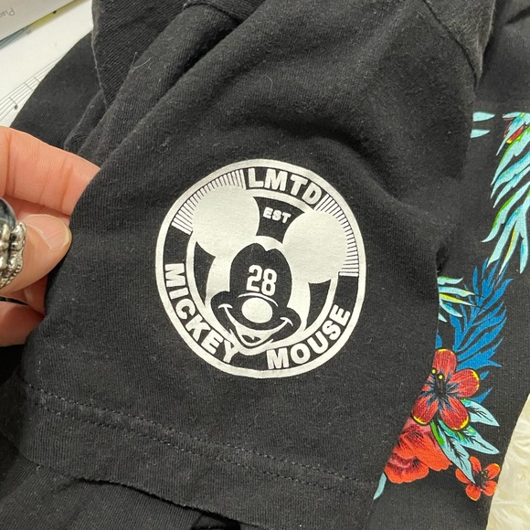 EUC Men’s Size Medium Neff X Disney Limited Edition Cotton Tee In Black/Floral - Picture 9 of 11